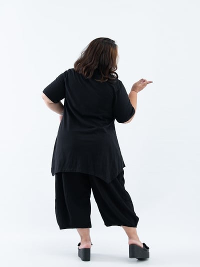 SEDA 大尺碼 領口V領下擺不規則加長上衣胸圍44.48.60英吋~體重60~150公斤左右都可以穿10