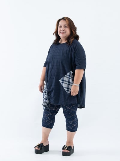 SEDA 中大超大尺碼圓領短袖下擺格子加長上衣  【1111006】14