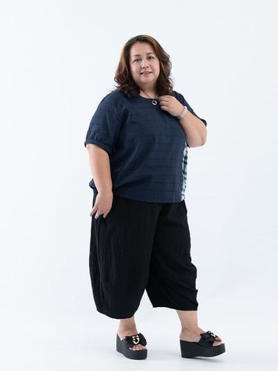 SEDA 超大尺碼圓領側邊格子上衣~胸圍52英吋~11110052