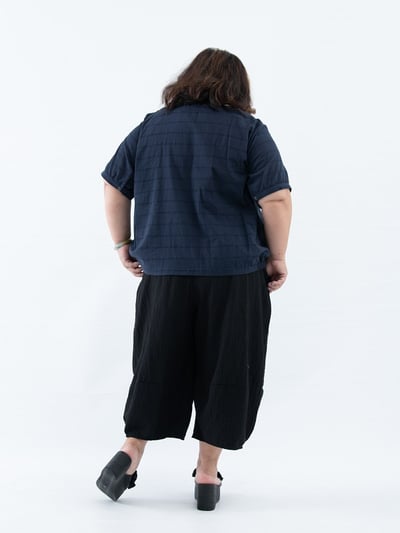 SEDA 超大尺碼圓領側邊格子上衣~胸圍52英吋~11110055