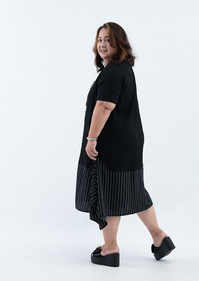 SEDA 超大尺碼圓領短袖下擺不規則條紋剪接~胸圍60英吋~11150056