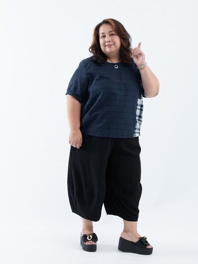 SEDA 超大尺碼圓領側邊格子上衣~胸圍52英吋~11110057