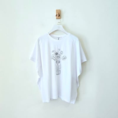 刺繡花落肩蝙蝠袖T-shirt1