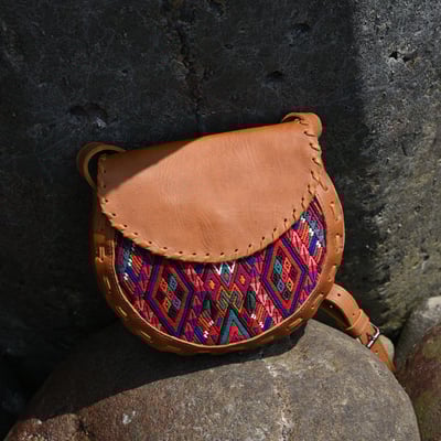 Camelia (深色皮革)10