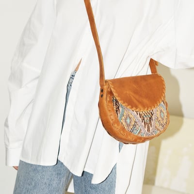 Camelia (深色皮革)13