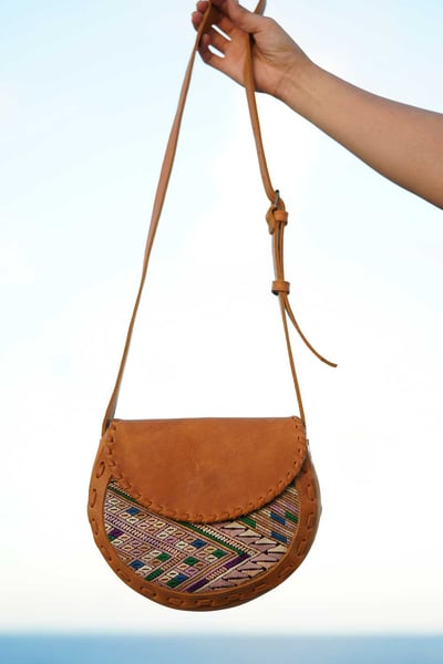 Camelia (深色皮革)14