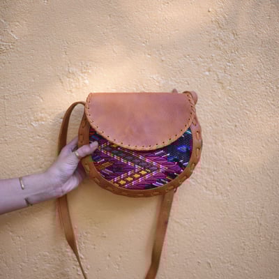 Camelia (深色皮革)11