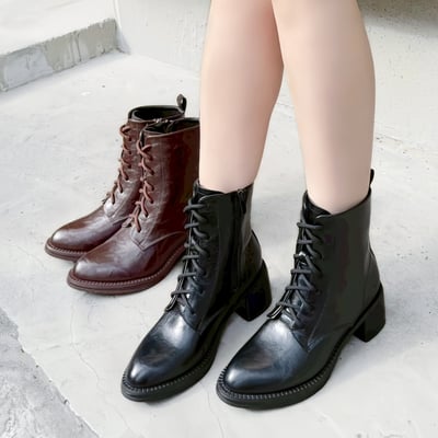 英倫復古綁帶粗跟短靴1