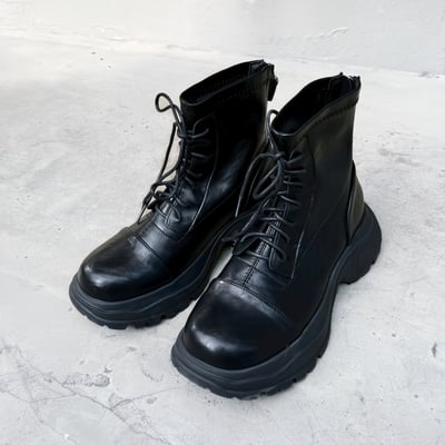 運動風綁帶後拉鍊厚底短靴4