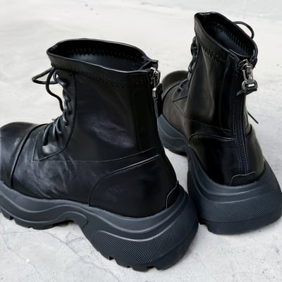 運動風綁帶後拉鍊厚底短靴5