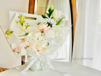 白色鬱金香的祝福客製花束 Customized Bouquet1