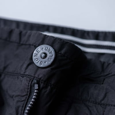 Stone Island 百慕達標準短褲 黑4