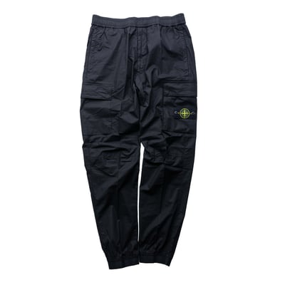 Stone Island 標準錐形彈性纖維口袋長褲 黑1