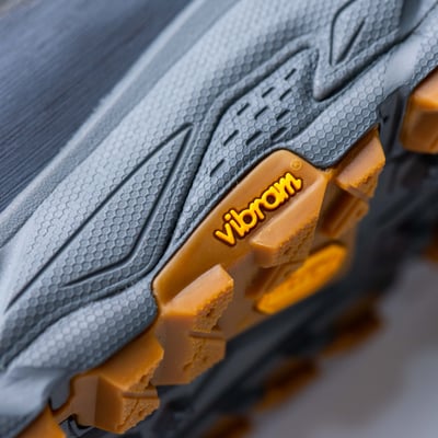 HOKA ONE ONE TOR SUMMIT 礦石灰7