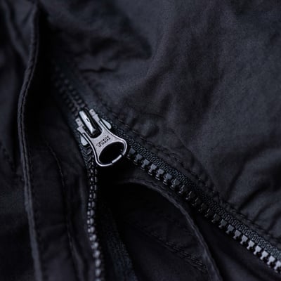 Stone Island 百慕達標準短褲 黑6