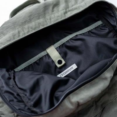 C.P. Company 金屬尼龍後背包 鼠尾草綠5