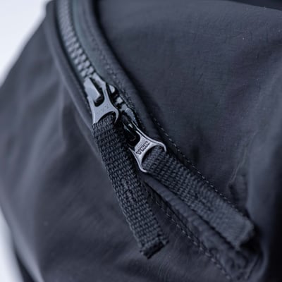 Stone island 金屬尼龍後背包 黑5