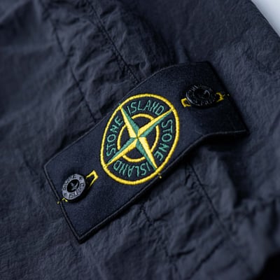 Stone Island 金屬尼龍舒適短褲 黑4