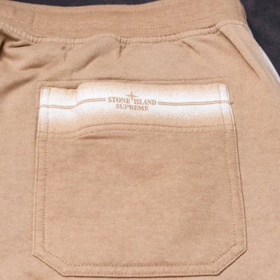 [ Stone Island ] Stone Island x Supreme 602S2 STAMPA RISERVA Sweatpants 聯名棉褲 奶茶色6