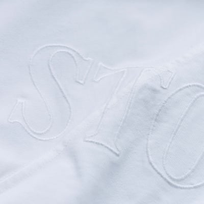 Stone Island 63355 刺繡logo帽T 白色9