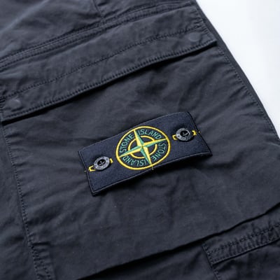 Stone Island 標準版型錐形工裝長褲 黑4
