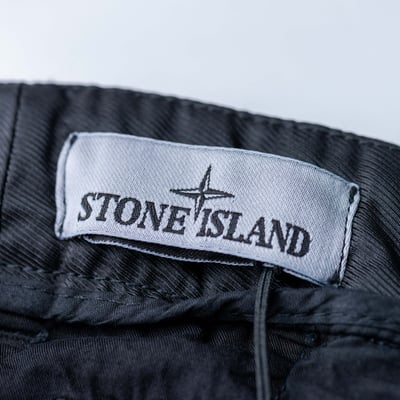 Stone Island 工裝口袋短褲 水洗黑4