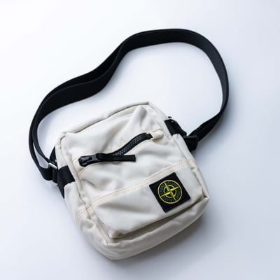 Stone Island 斜肩小包 象牙白3