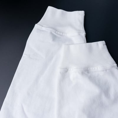 Stone Island 63355 刺繡logo帽T 白色5