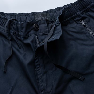 Stone Island Ghost 拉鍊口袋工作短褲 黑9