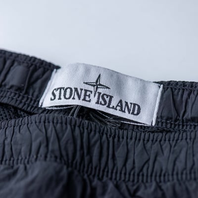 Stone Island 金屬尼龍舒適短褲 黑5