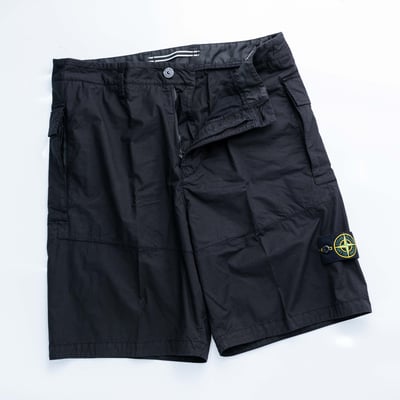 Stone Island 舒適版型工裝短褲 黑色3