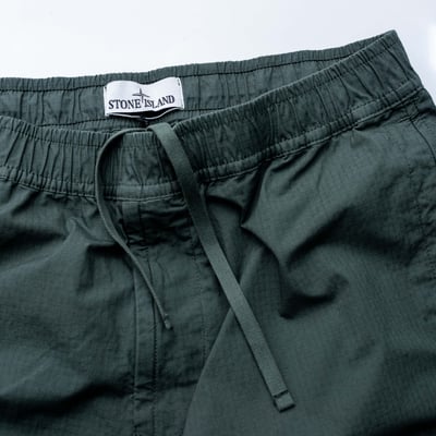 Stone Island 寬版抗撕裂工作長褲 Musk 麝香綠9