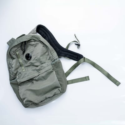 C.P. Company 金屬尼龍後背包 鼠尾草綠3