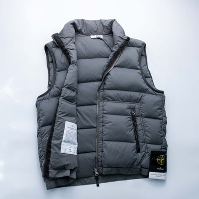 Stone Island Seamless Tunnel 羽絨背心 水泥灰3