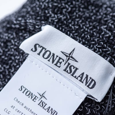Stone Island 玻璃微粒反光毛帽 黑3