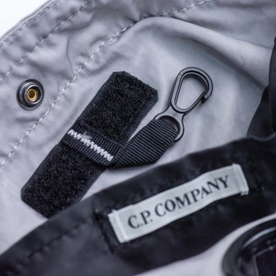 C.P. Company Nylon B 腰包 銀灰色7