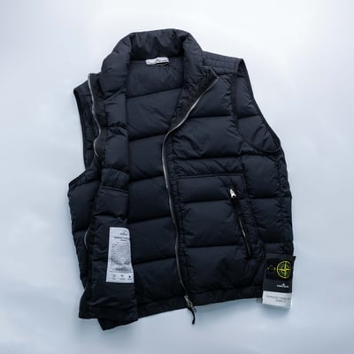 Stone Island Seamless Tunnel 羽絨背心 黑3