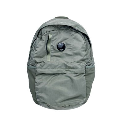 C.P. Company 金屬尼龍後背包 鼠尾草綠1