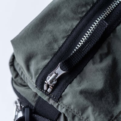 Stone Island 金屬尼龍小包 菸草綠5