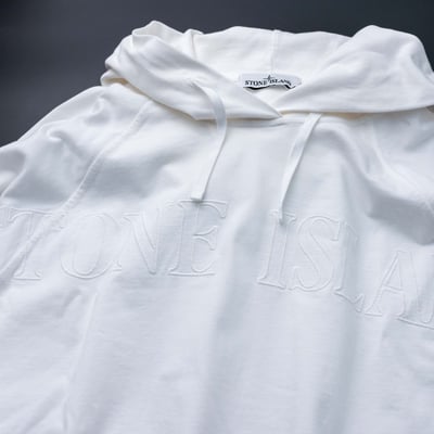 Stone Island 63355 刺繡logo帽T 白色6