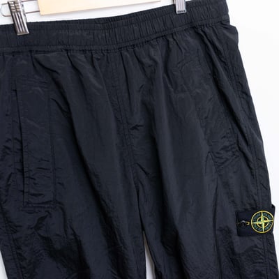 Stone Island 31119 NYLON METAL IN ECONYL® REGENERATED NYLON 金屬尼龍長褲 黑色3