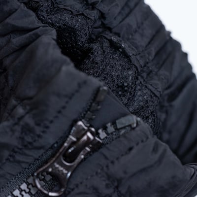 Stone Island 31119 NYLON METAL IN ECONYL® REGENERATED NYLON 金屬尼龍長褲 黑色6