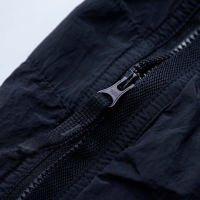 Stone Island 標準版型金屬尼龍長褲 黑5