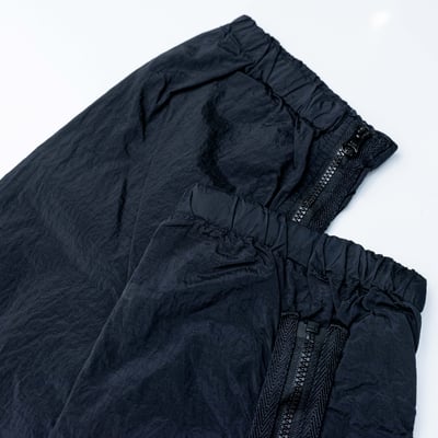 Stone Island 30919 金屬尼龍大口袋工裝褲 黑7