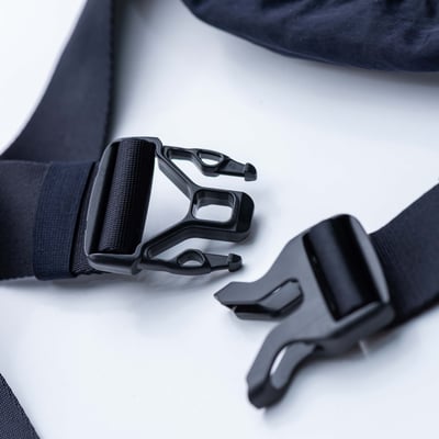 C.P. Company 金屬尼龍胸包 日蝕藍6