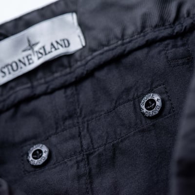 Stone Island 舒適版型工裝短褲 黑色9