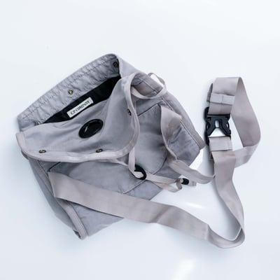 C.P. Company Nylon B 腰包 銀灰色4