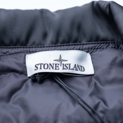 Stone Island PERTEX® QUANTUM MADE FROM NETPLUS® WITH PRIMALOFT 無帽羽絨外套 黑色8