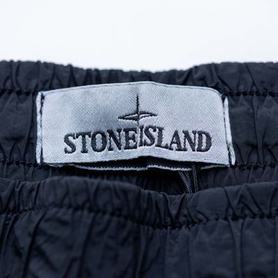Stone Island 標準版型金屬尼龍長褲 黑4