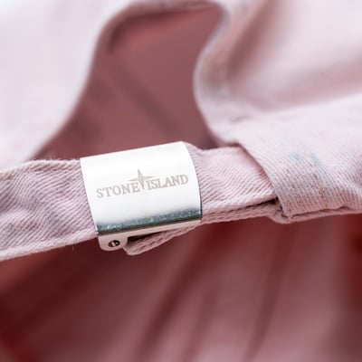 Stone Island 銀扣刺繡老帽 淡粉5